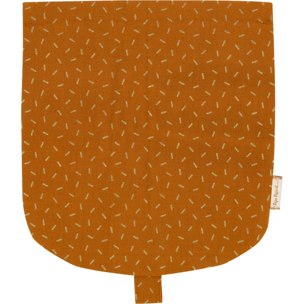 Flap of small shoulder bag caramel golden straw